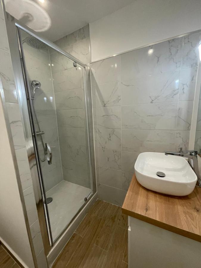 Le Casimir - Superbe T3 En Plein Centre Ville Renove Avec Gout - Wifi Beziers Exterior photo